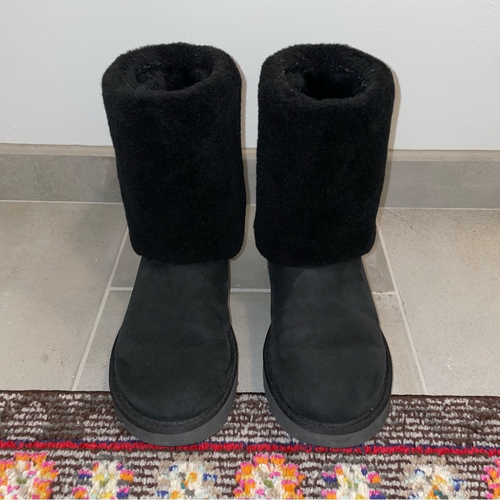 UGG Classic Short II Sherpa Cuff Sheepskin Women's Black Boots Size 6